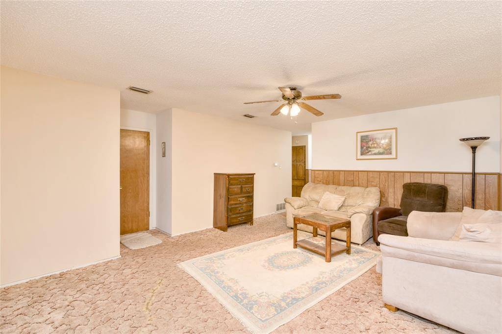 1717 Oak Tree Drive, Denton, TX 76209