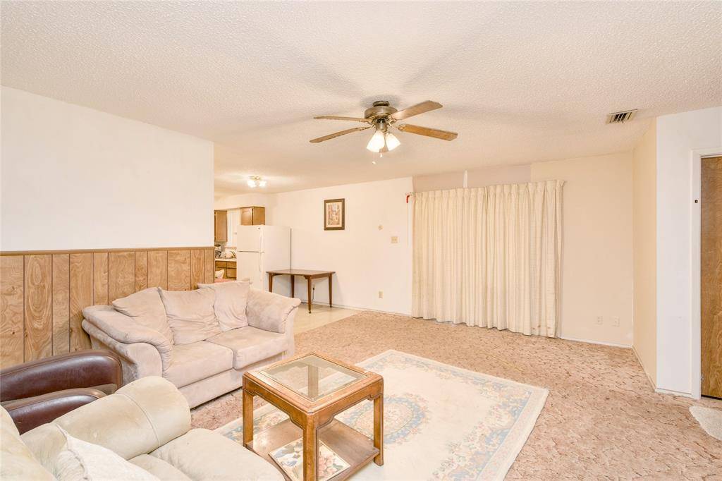 1717 Oak Tree Drive, Denton, TX 76209