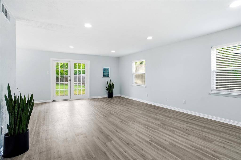 2823 Ermine Way, Farmers Branch, TX 75234