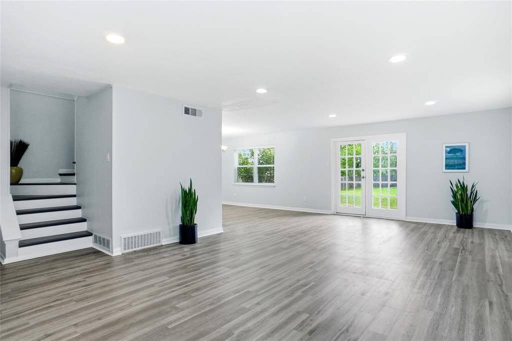 2823 Ermine Way, Farmers Branch, TX 75234