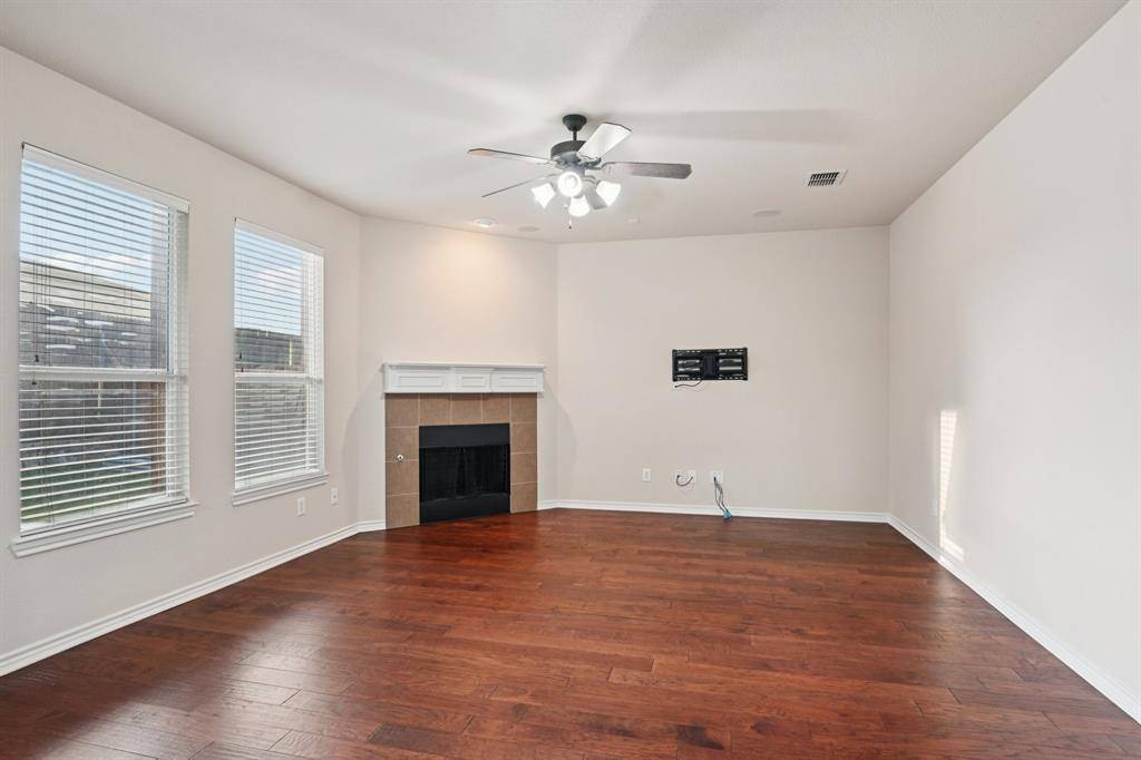 712 Marina Vista Drive, Lewisville, TX 75056