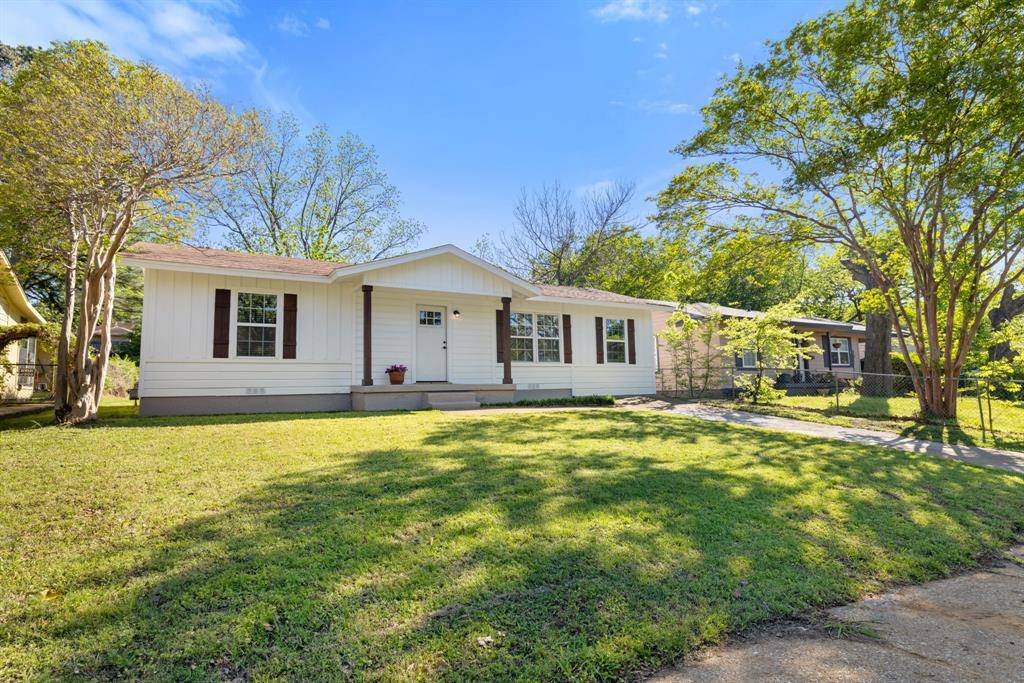 1104 Redbud Street, Denison, TX 75020