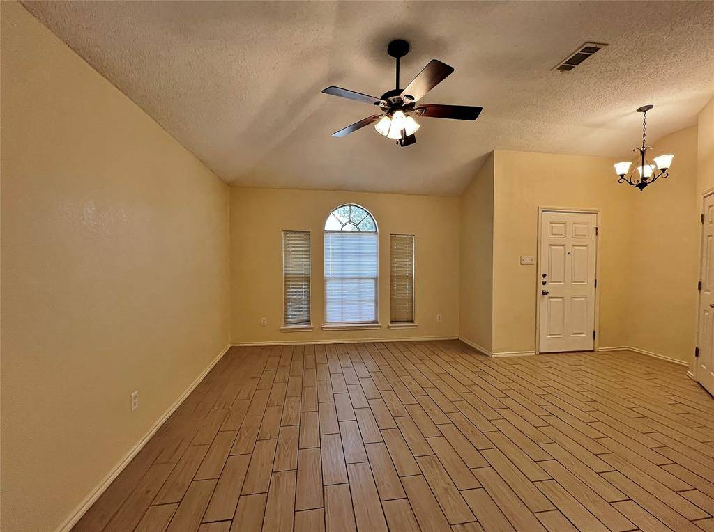 609 Blueberry Hill Lane, Mansfield, TX 76063