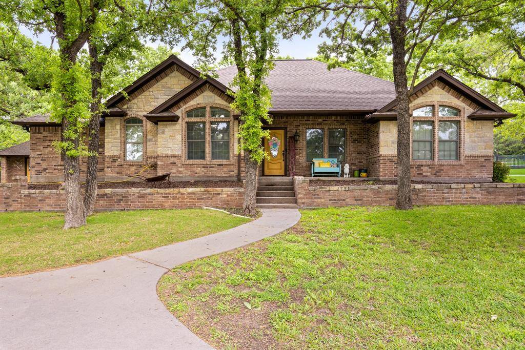 1135 Walking Horse Drive, Stephenville, TX 76401