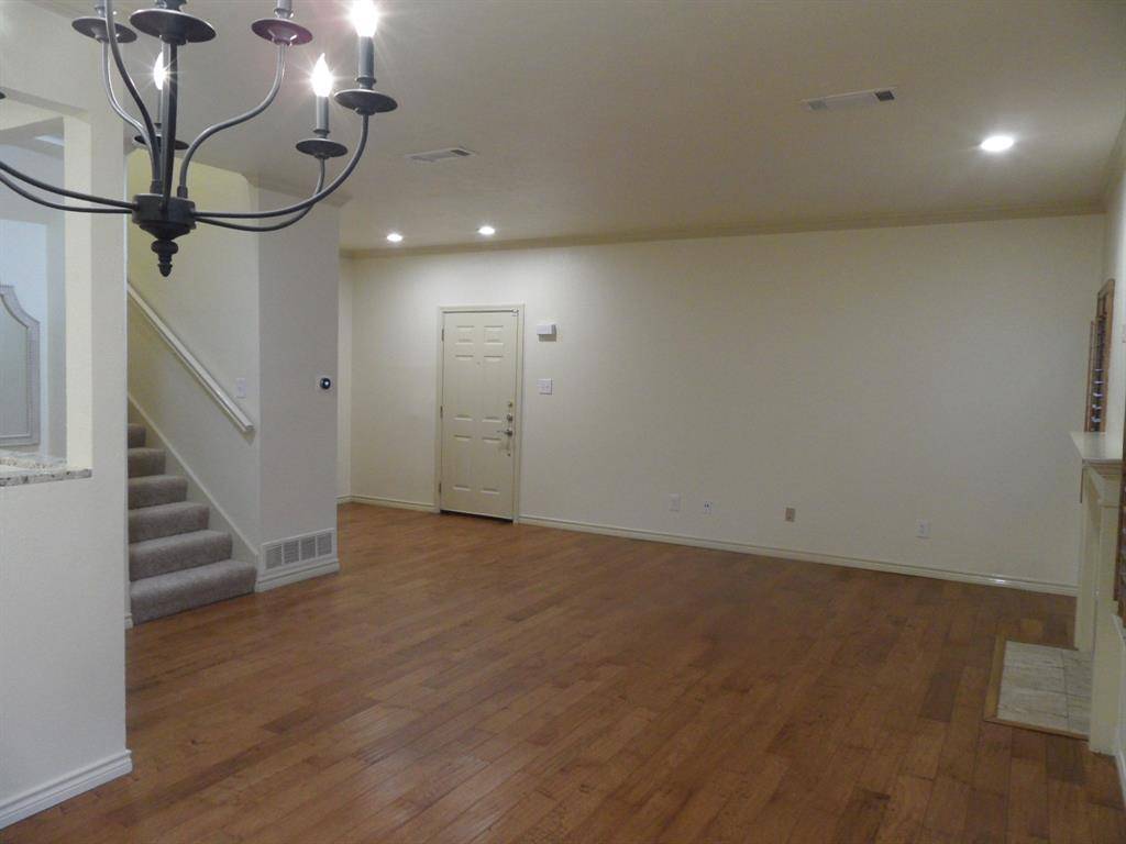 5743 Remington Park Square, Dallas, TX 75252