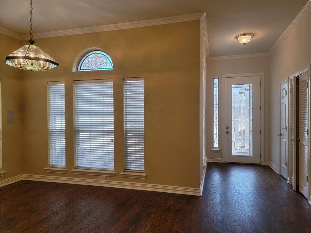 9703 Raven Lane, Irving, TX 75063