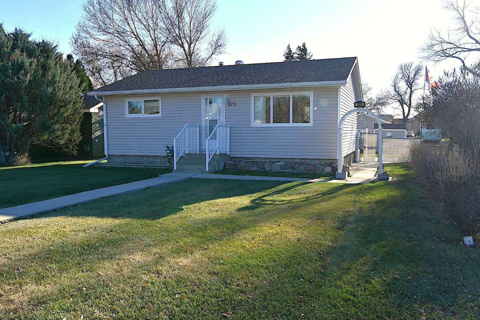 325 4 AVE, Bassano, AB T0J 0B0