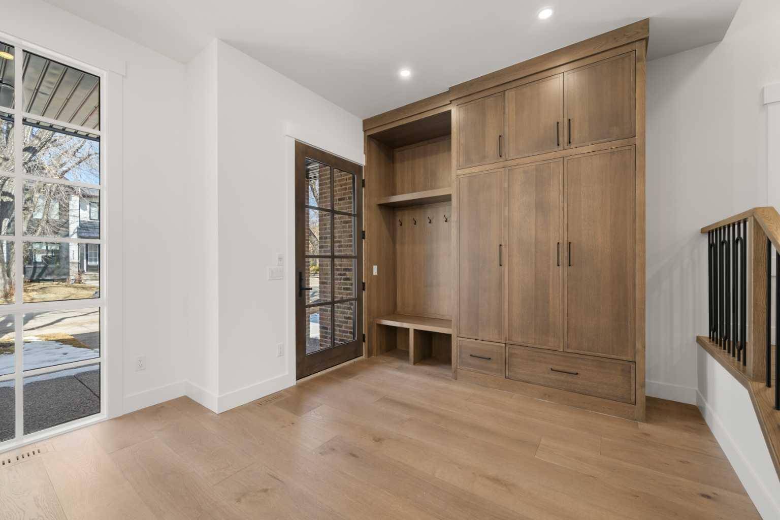 2405 4 AVE NW, Calgary, AB T2N 0P3