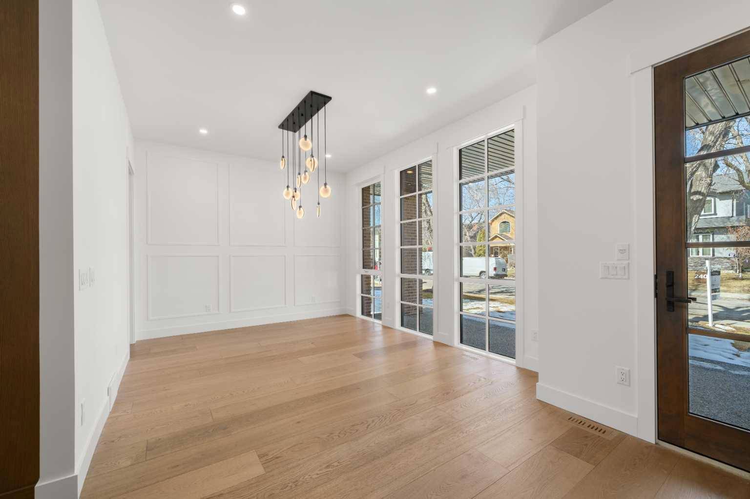 2405 4 AVE NW, Calgary, AB T2N 0P3