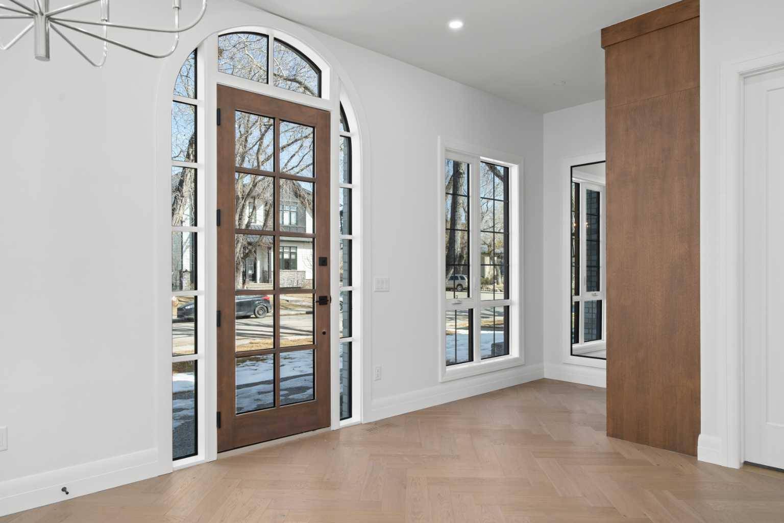 2407 4 AVE NW, Calgary, AB T2N 0P3