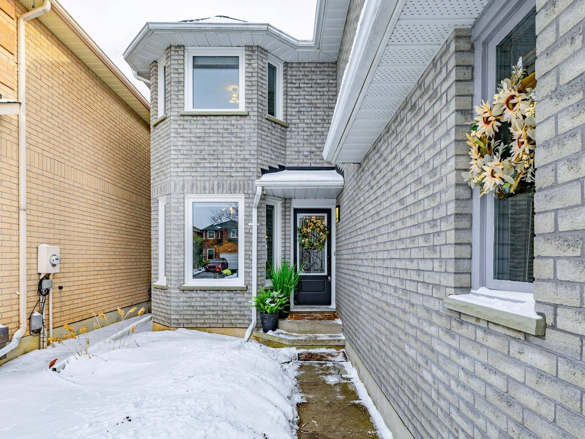 35 Stagemaster CRES, Clarington, ON L1E 2Y7