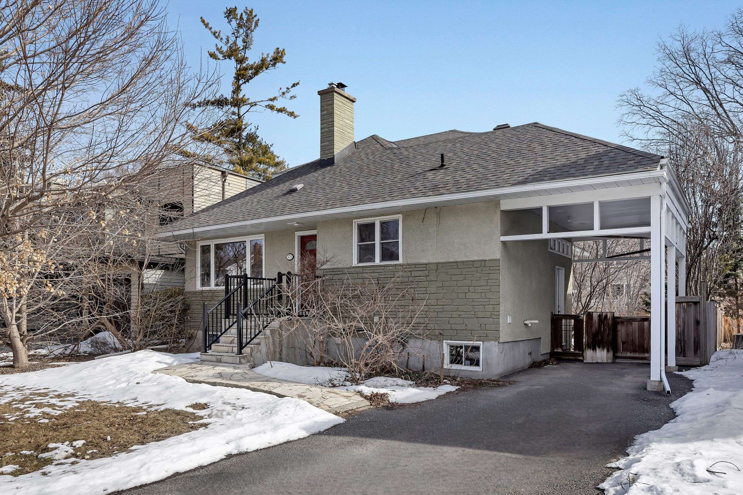 573 Courtenay AVE, Carlingwood - Westboro And Area, ON K2A 3B4