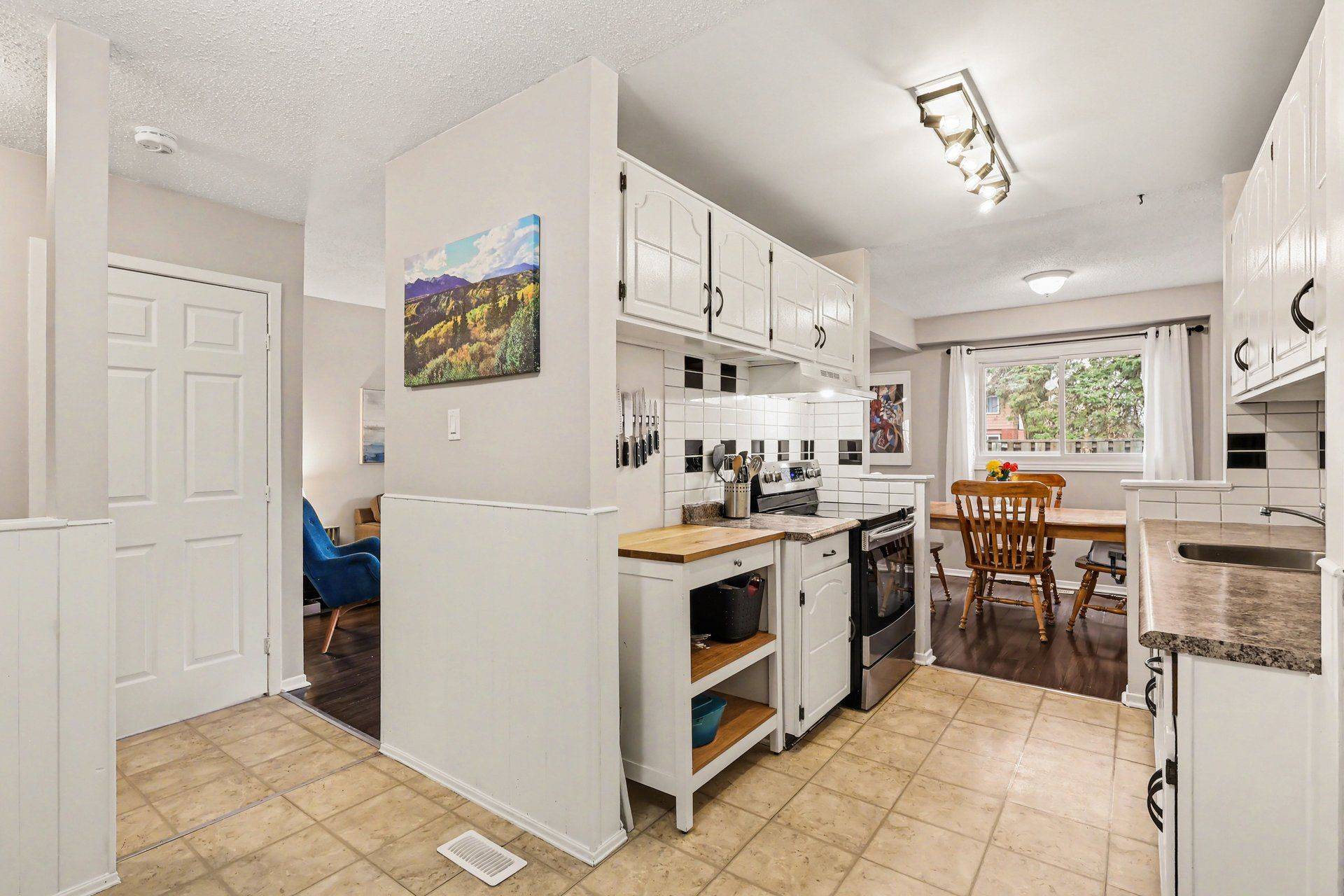 2148 Orient Park DR, Blackburn Hamlet, ON K1B 4V9