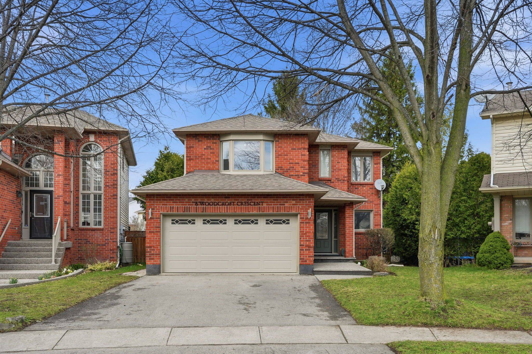 6 Woodcroft CRES, Hamilton, ON L8B 0H1
