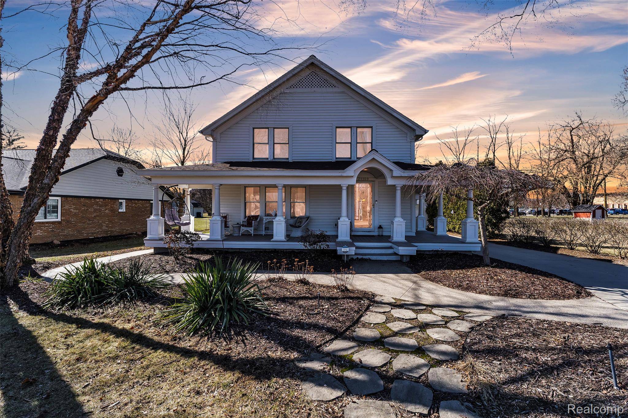 21109 Gill RD, Farmington, MI 48335