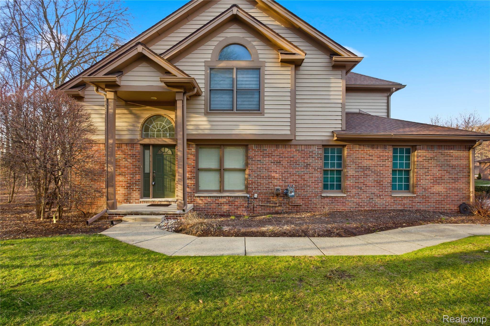 5351 Royal Vale LN, Dearborn, MI 48126