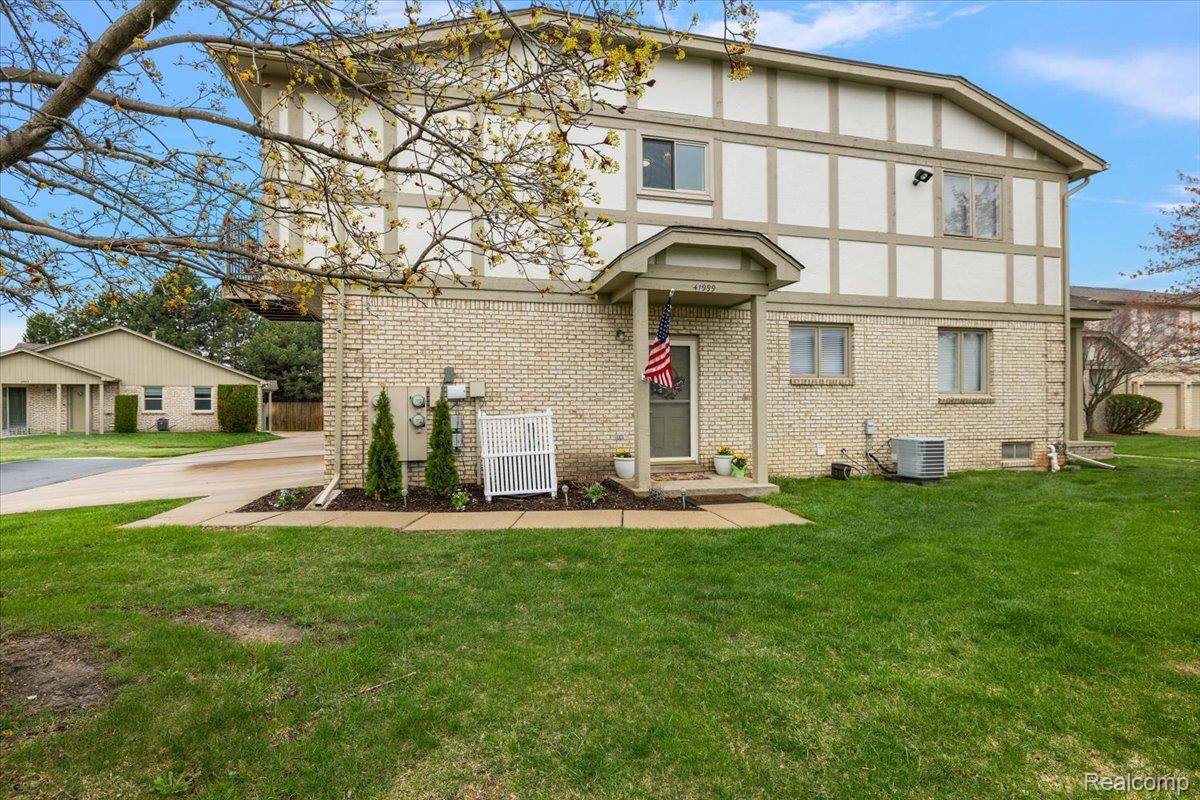 41999 King Edward CT, Clinton Charter Township, MI 48038