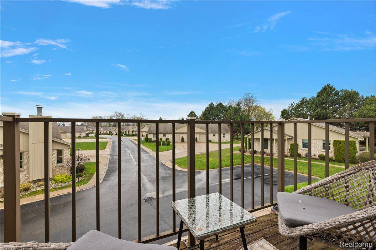 41999 King Edward CT, Clinton Charter Township, MI 48038