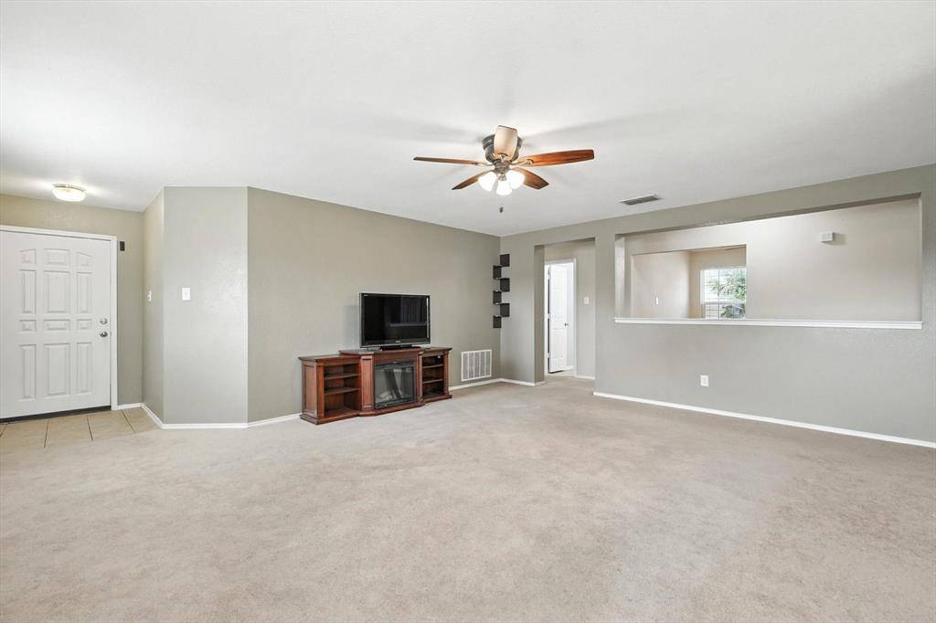 1101 Castle Top Drive, Fort Worth, TX 76052