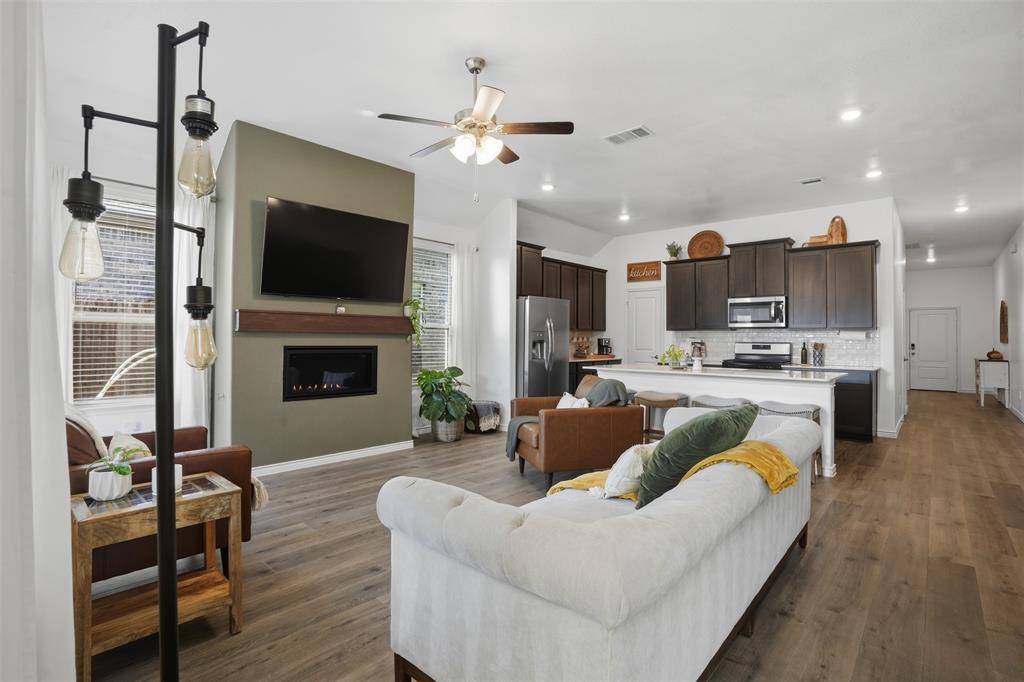 10408 Autumn Leaves Lane, Aubrey, TX 76227