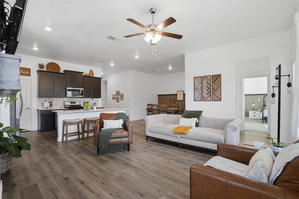 10408 Autumn Leaves Lane, Aubrey, TX 76227