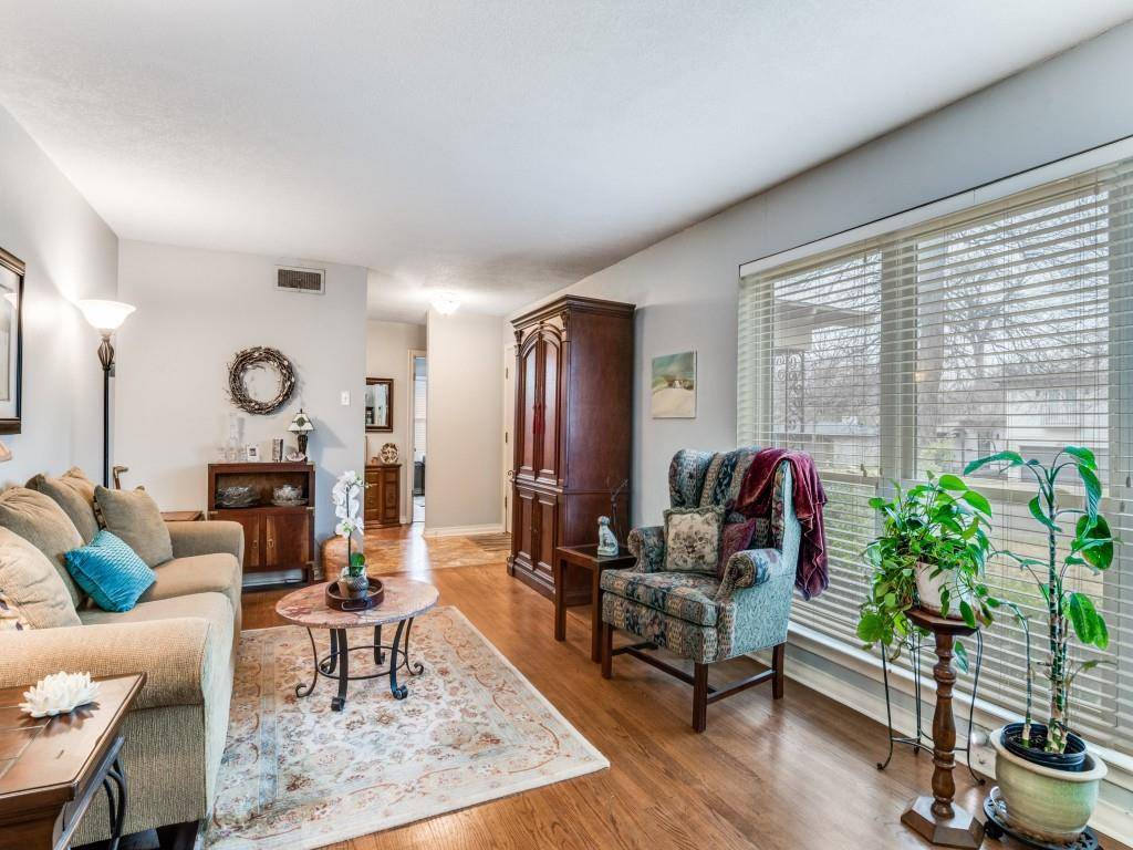 10422 Lake Gardens Drive, Dallas, TX 75218