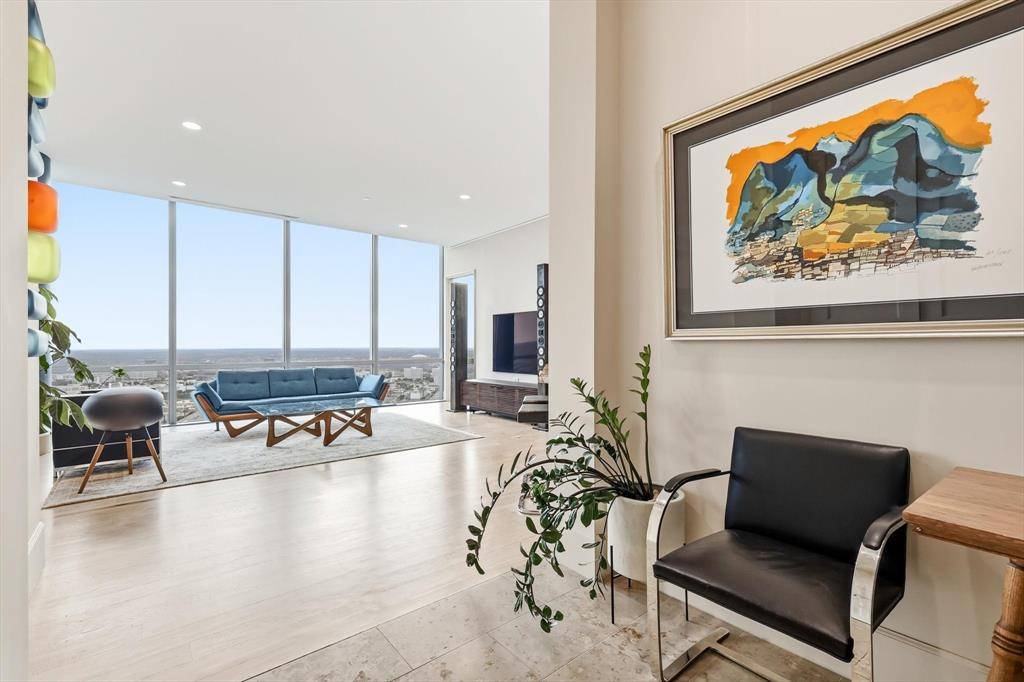 1301 Throckmorton Street #2705, Fort Worth, TX 76102