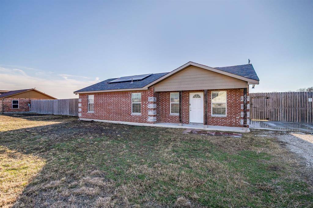 606 S Aquilla Street, Itasca, TX 76055