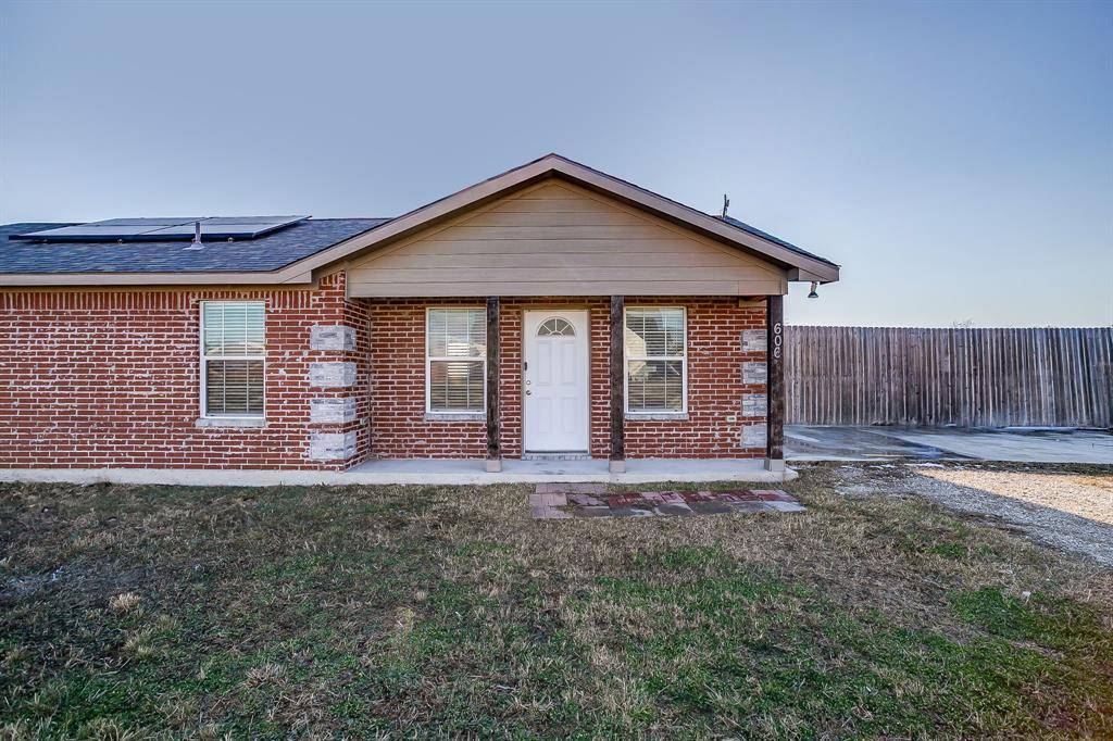 606 S Aquilla Street, Itasca, TX 76055