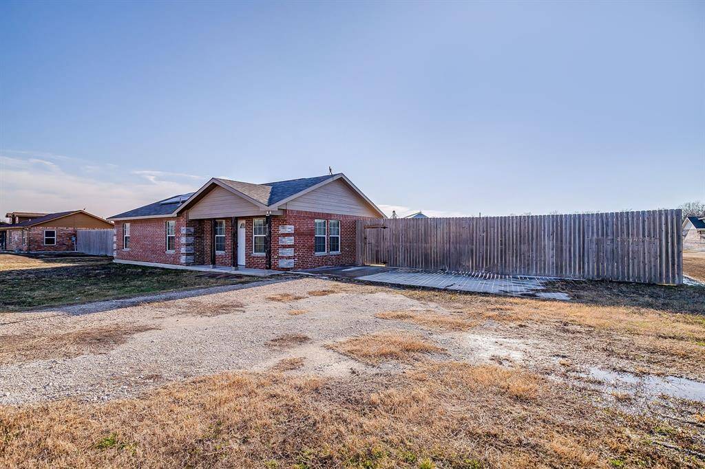 606 S Aquilla Street, Itasca, TX 76055