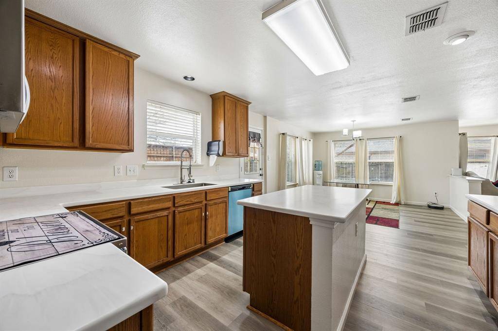 4706 Creekview Lane, Balch Springs, TX 75180