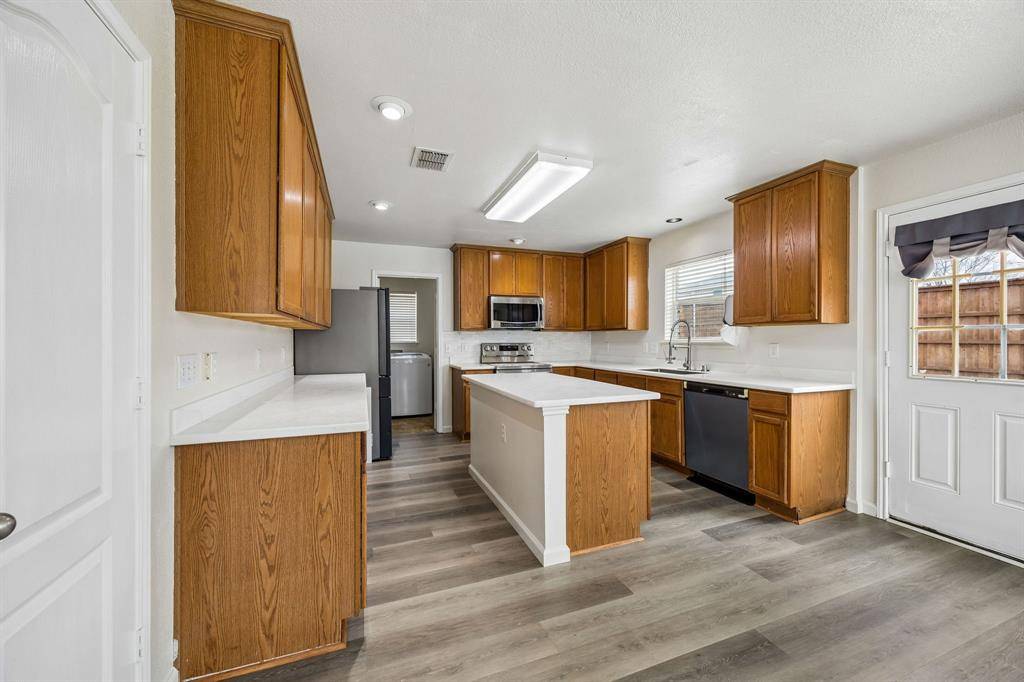 4706 Creekview Lane, Balch Springs, TX 75180