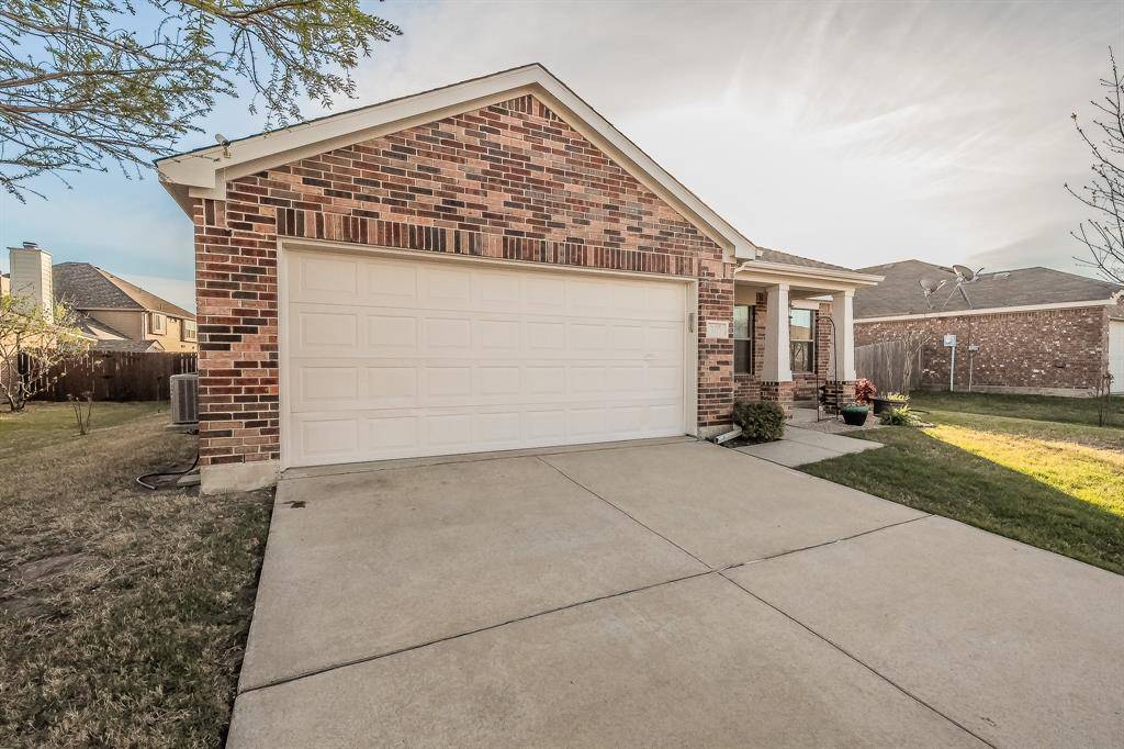 105 Rain Cloud Drive, Waxahachie, TX 75165