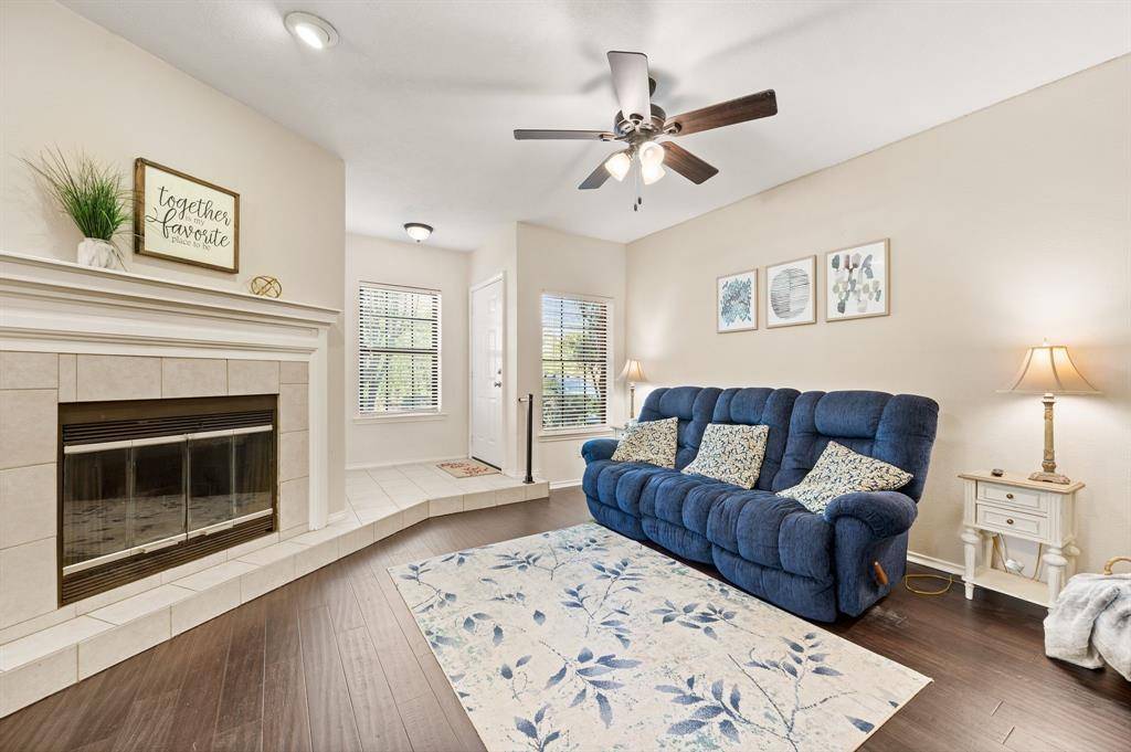 4514 Forestgate Circle, Arlington, TX 76017