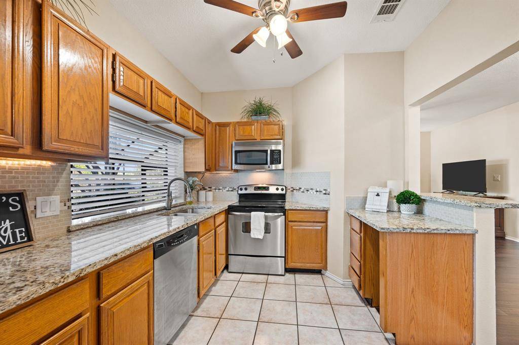 4514 Forestgate Circle, Arlington, TX 76017