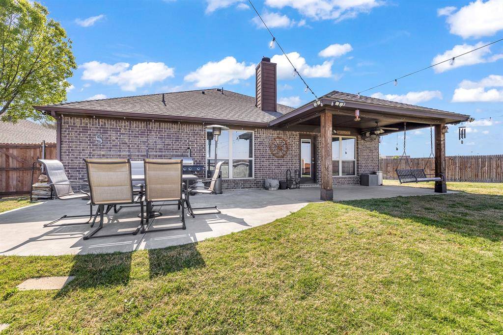 1028 Crest Meadow Drive, Fort Worth, TX 76052