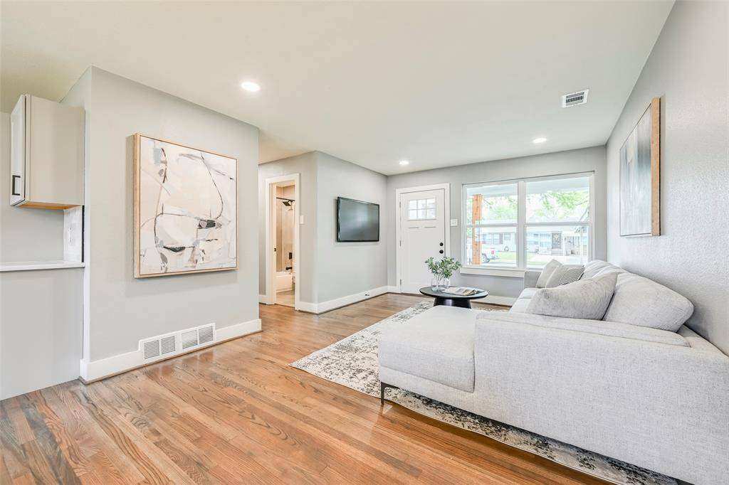 2729 Lockhart Avenue, Dallas, TX 75228