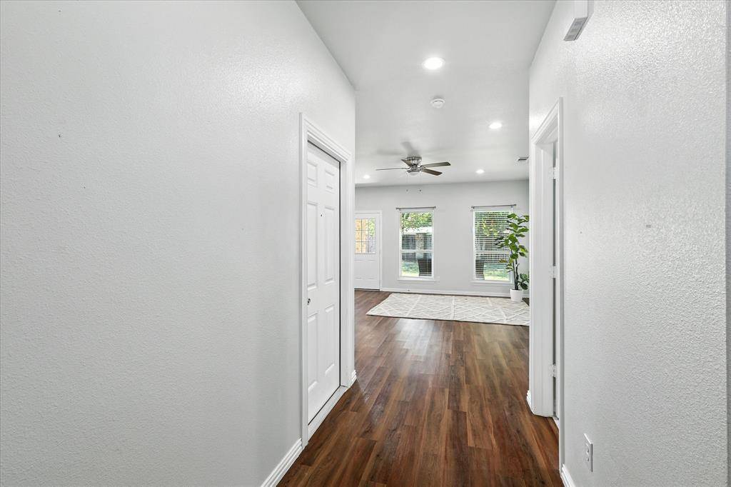 1601 Jupiter Lane, Ennis, TX 75119