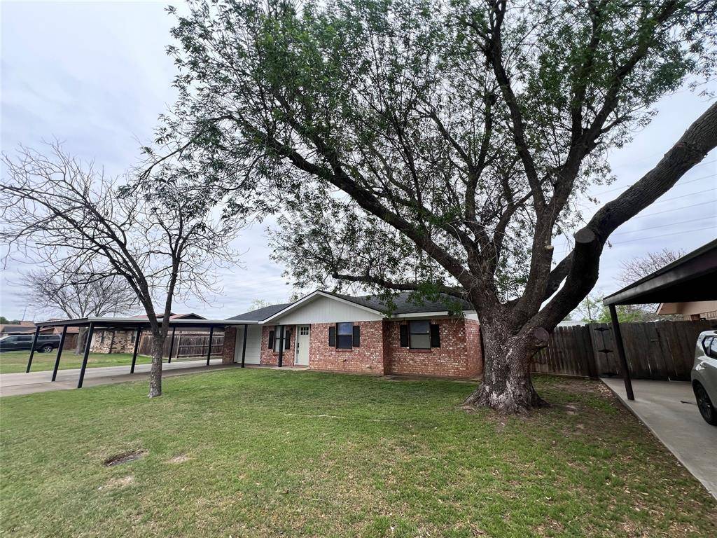 113 Candlestick Drive, Graham, TX 76450