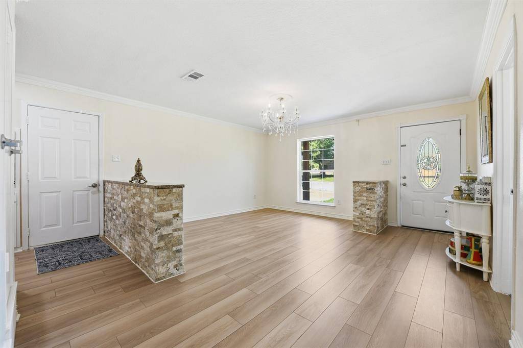 2910 Sun Valley Street, Irving, TX 75062