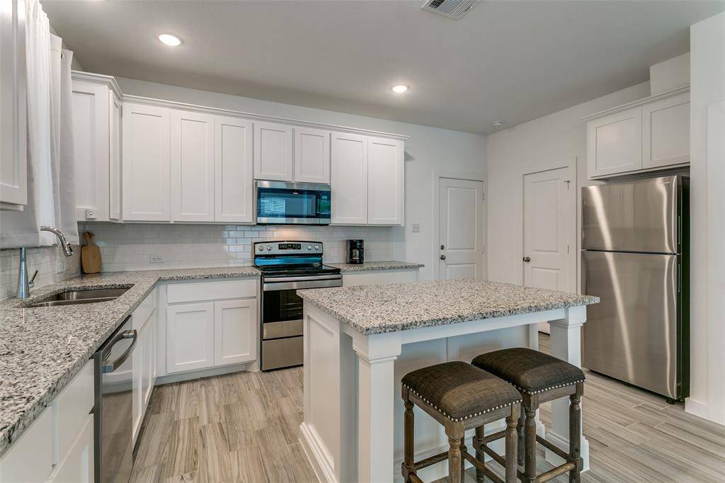 326 Oakbend Drive #16, Lewisville, TX 75067