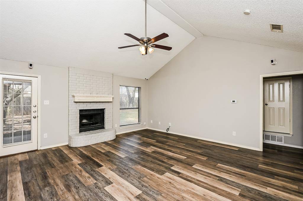 5 Hastings Court, Mansfield, TX 76063