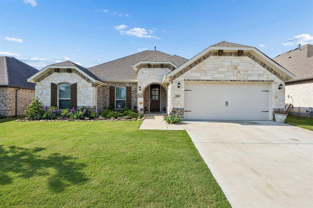1009 Moss Grove Trail, Justin, TX 76247
