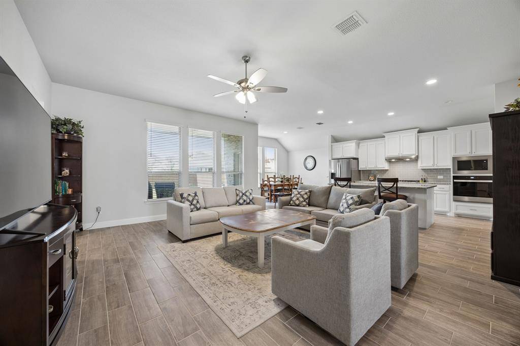 1009 Moss Grove Trail, Justin, TX 76247