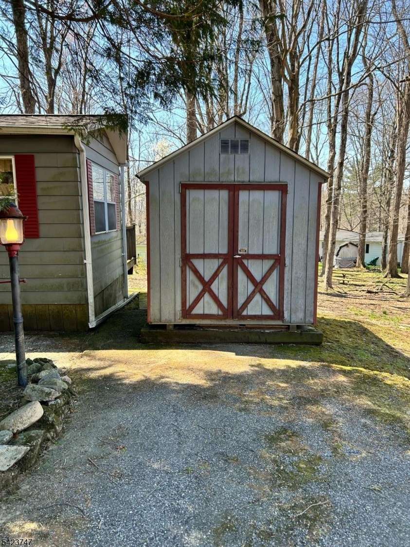 10 Watergate Dr, High Bridge Boro, NJ 08829