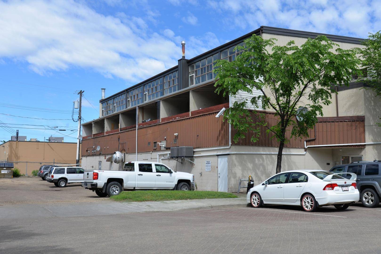 11740 89 ST NW, Edmonton, AB T5B 3V5
