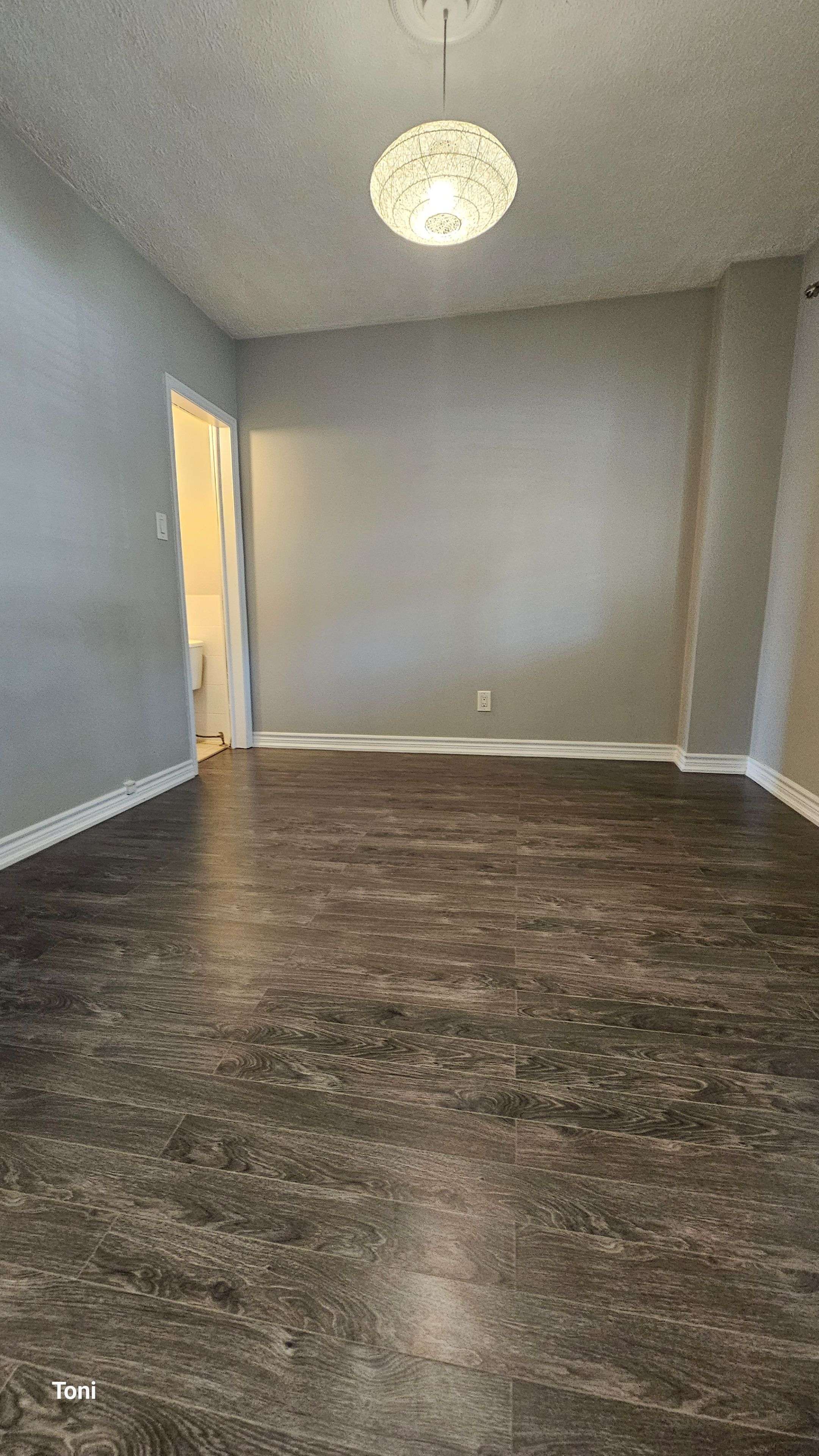 16 Failsworth AVE, Toronto W03, ON M6M 3J2