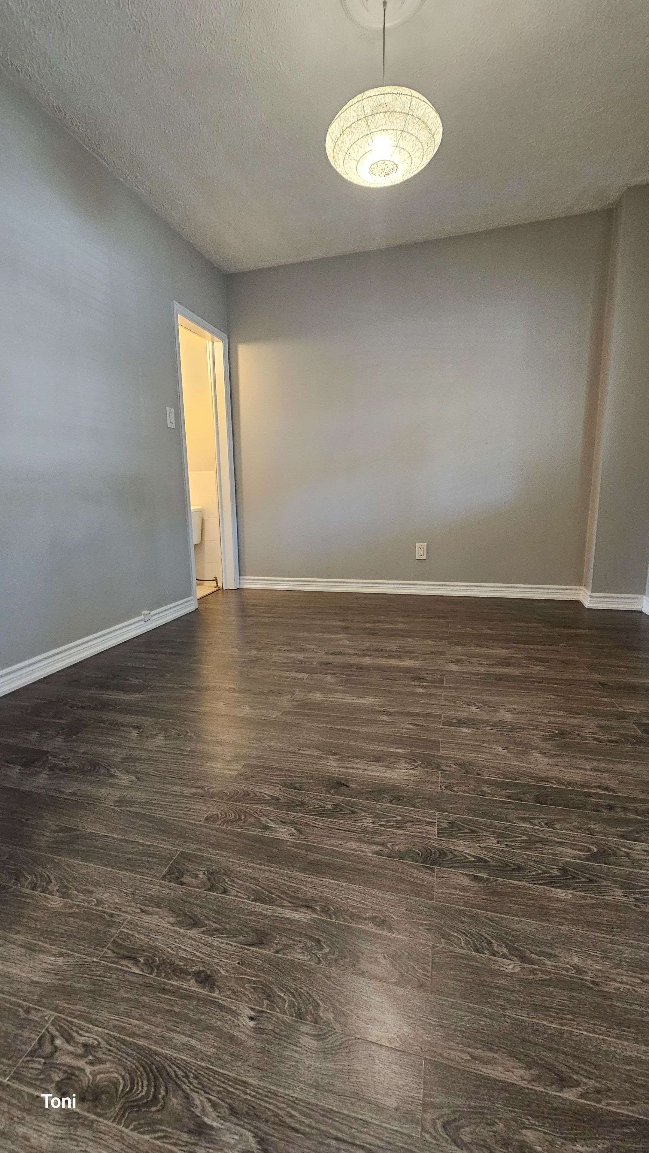 16 Failsworth AVE, Toronto W03, ON M6M 3J2