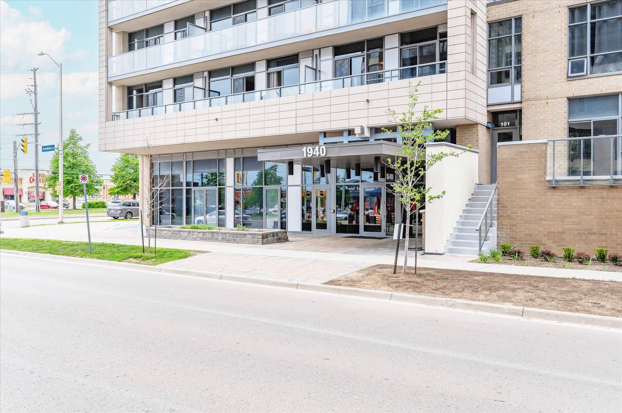 1940 Ironstone DR #219, Burlington, ON L7L 0E4