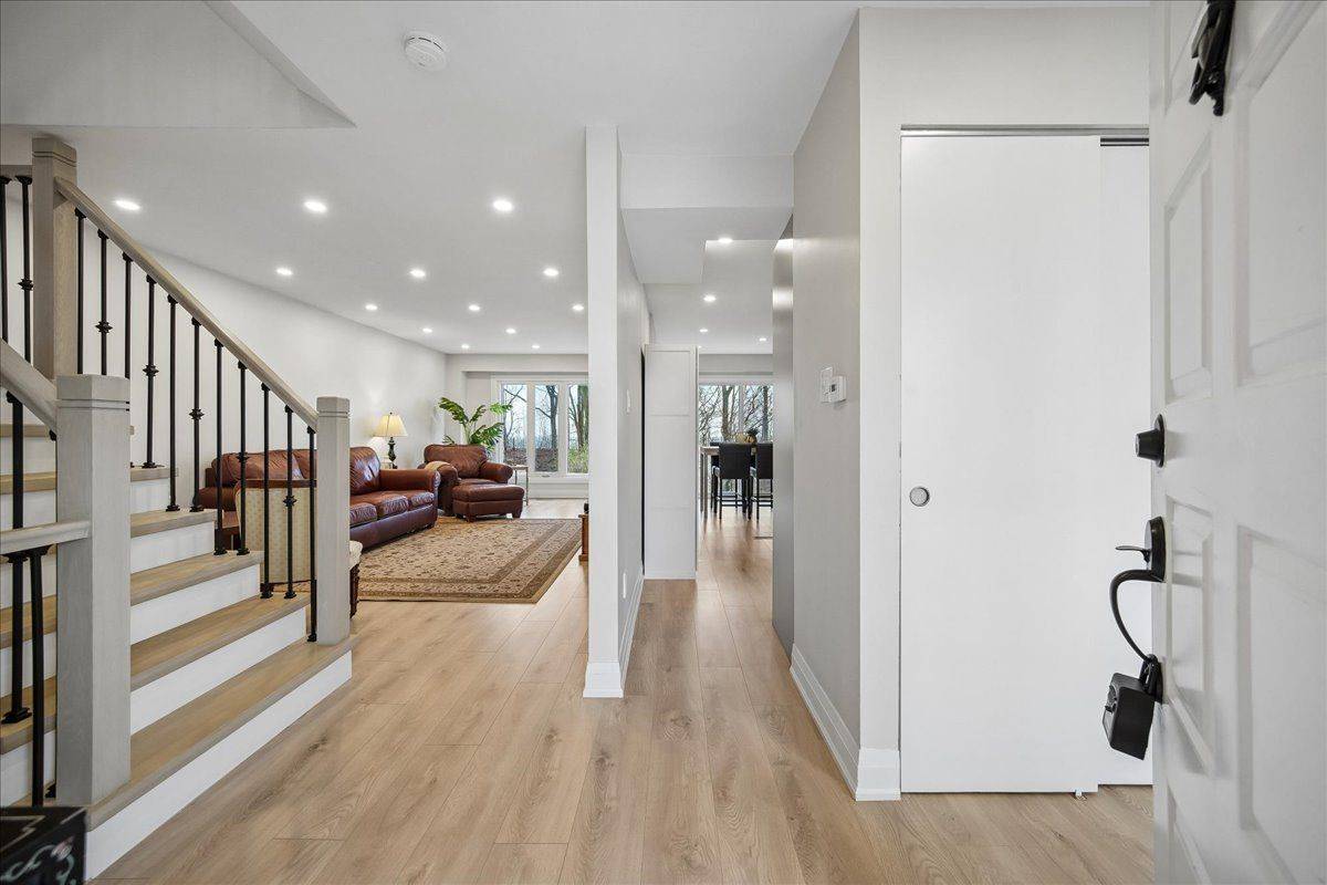 1120 Montgomery DR, Oakville, ON L6M 1G1